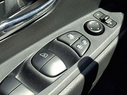 Used 2023 Nissan Kicks SR w/ Interior Electronics Package image 23