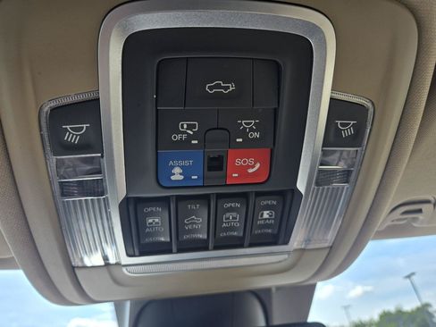 Used 2019 RAM 1500 Laramie AWD/4WD image 23
