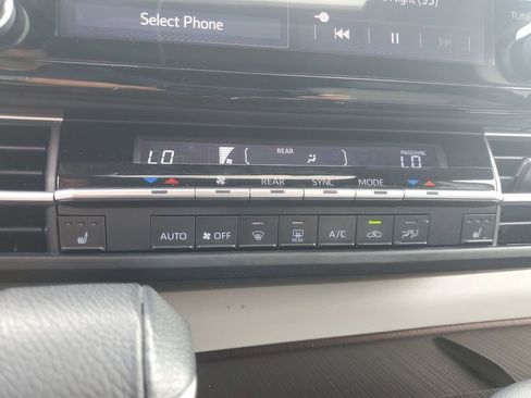 Used 2022 Toyota Sienna XLE image 16