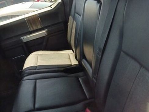 Used 2019 Ford F150 Lariat w/ Equipment Group 502A Luxury AWD/4WD image 6