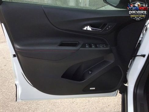 Used 2022 Chevrolet Equinox RS w/ RS Leather Package FWD image 13