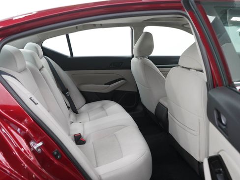 Used 2023 Nissan Altima 2.5 SV w/ SV Premium Package AWD/4WD image 12