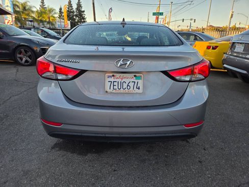 Used 2014 Hyundai Elantra SE w/ Option Group 02 FWD image 3