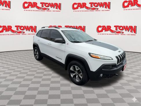 Used 2016 Jeep Cherokee Trailhawk w/ Comfort/Convenience Group AWD/4WD image 2