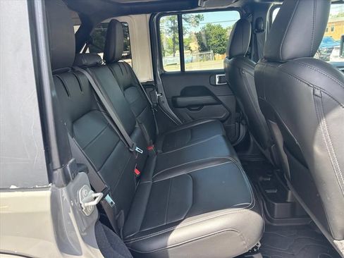 Used 2023 Jeep Wrangler Unlimited Sahara w/ Cold Weather Group AWD/4WD image 11