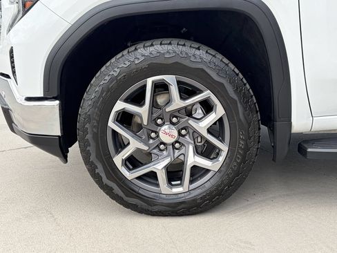 Used 2023 GMC Sierra 1500 SLT w/ SLT Premium Plus Package AWD/4WD image 9