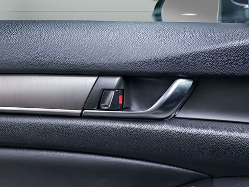 Used 2022 Honda Accord LX image 32