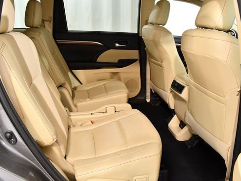 Used 2017 Toyota Highlander Limited FWD image 19