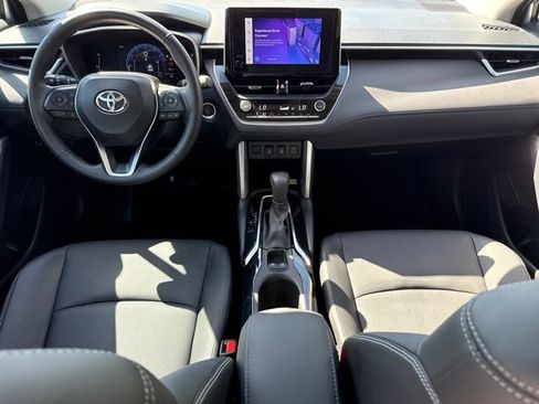 Used 2023 Toyota Corolla Cross XLE w/ Convenience Package FWD image 12