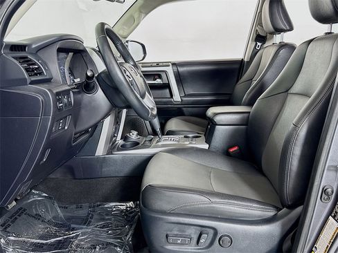 Used 2020 Toyota 4Runner SR5 Premium image 10