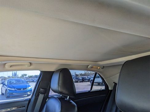 Used 2019 Chrysler 300 Limited image 22