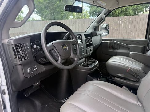 Used 2018 Chevrolet Express 3500 LS RWD image 13