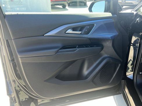 Used 2025 Chevrolet Equinox EV LT w/ Convenience Package image 21