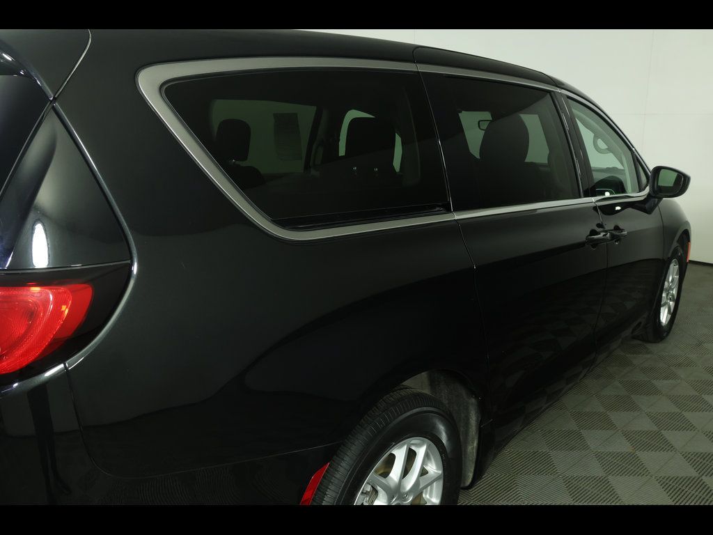 Used 2023 Chrysler Voyager LX FWD image 18