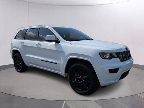 Used 2022 Jeep Grand Cherokee Laredo X RWD image 9