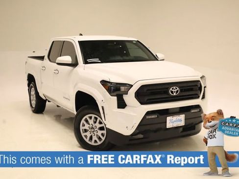 Used 2024 Toyota Tacoma SR5 AWD/4WD image 2