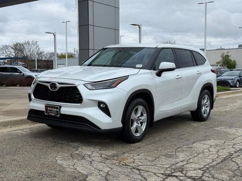 Used 2023 Toyota Highlander LE FWD image 7