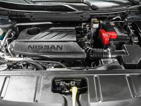 Used 2025 Nissan Rogue SV image 27