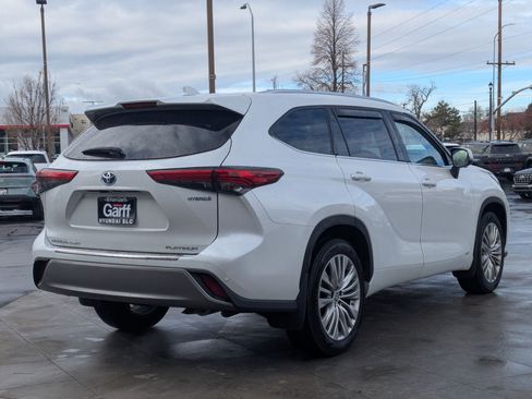 Used 2023 Toyota Highlander Platinum image 3