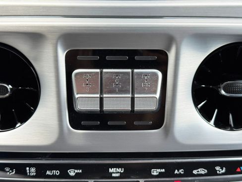Used 2021 Mercedes-Benz G 550 image 32