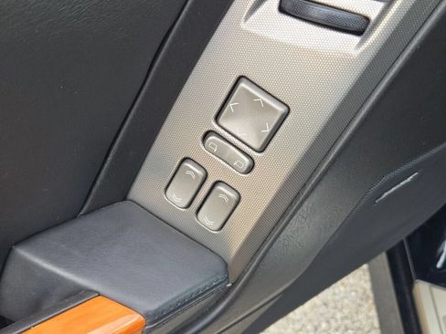 Used 2007 Cadillac XLR RWD image 13