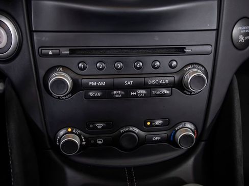 Used 2018 Nissan 370Z Touring RWD image 32