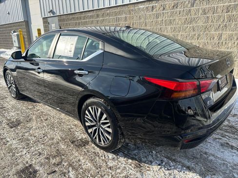 Used 2024 Nissan Altima 2.5 SV image 6