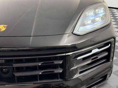 Certified 2024 Porsche Cayenne AWD/4WD image 12
