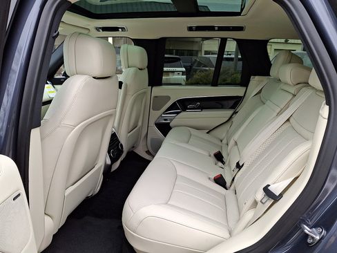 New 2026 Land Rover Range Rover SE image 8