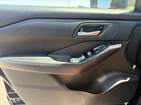 Used 2024 Nissan Rogue SV FWD image 37