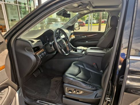 Used 2020 Cadillac Escalade ESV Premium Luxury AWD/4WD image 2