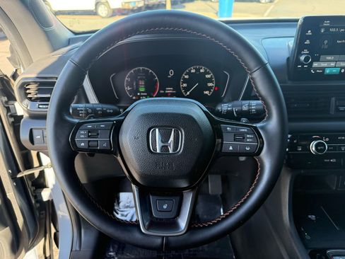 Used 2024 Honda Pilot TrailSport image 17