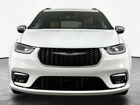 Used 2026 Chrysler Pacifica Pinnacle FWD image 2