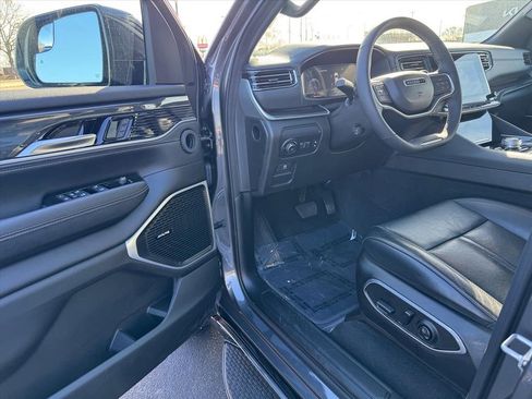 Used 2023 Jeep Wagoneer L 4WD w/ Premium Group I image 14