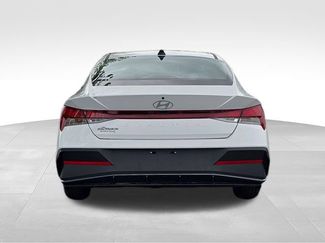 New 2026 Hyundai Elantra SE FWD video 4