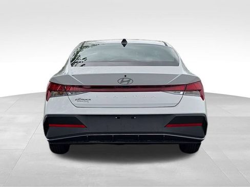 New 2026 Hyundai Elantra SE FWD image 4