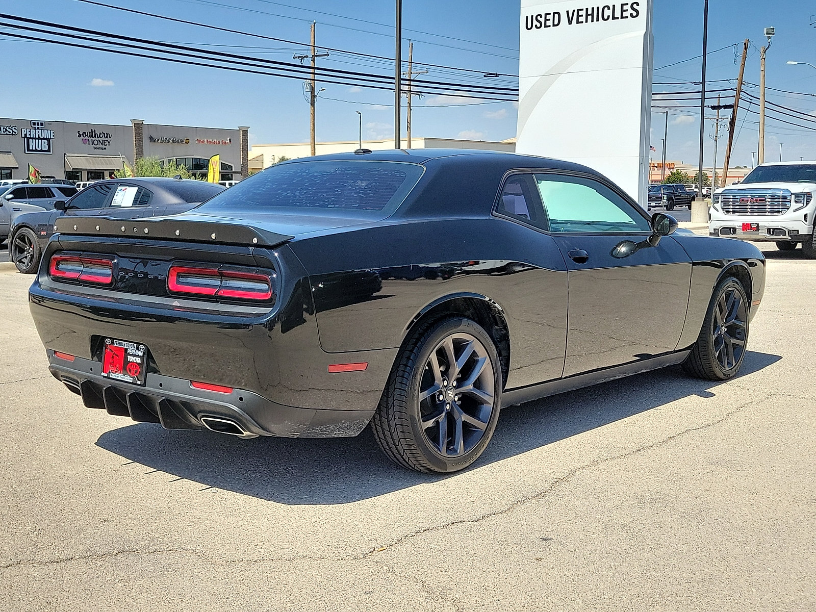 Used 2021 Dodge Challenger SXT w/ Blacktop Package RWD image 4