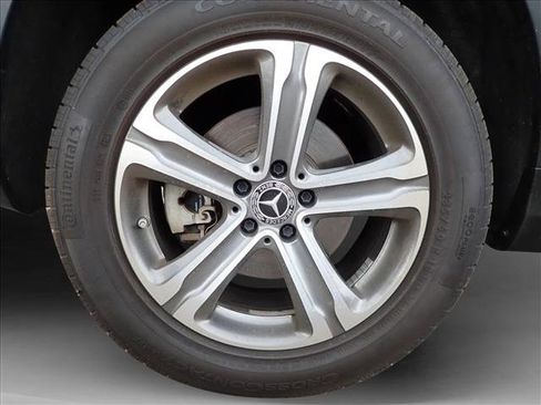 Used 2018 Mercedes-Benz GLC 300 4MATIC image 7