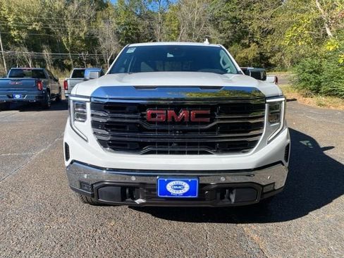 New 2026 GMC Sierra 1500 SLT image 2