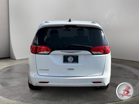 Used 2022 Chrysler Voyager LX FWD image 6