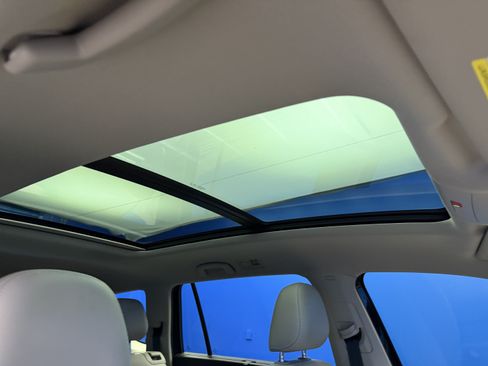 Used 2023 Volkswagen Atlas SE w/ Panoramic Sunroof Package AWD/4WD image 25
