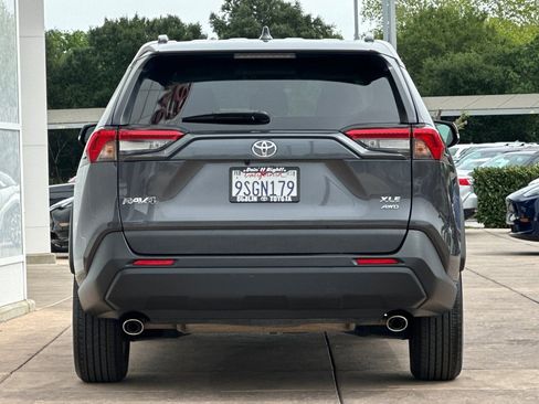 Used 2025 Toyota RAV4 XLE image 5