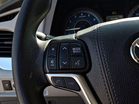 Used 2020 Toyota Sienna L image 20