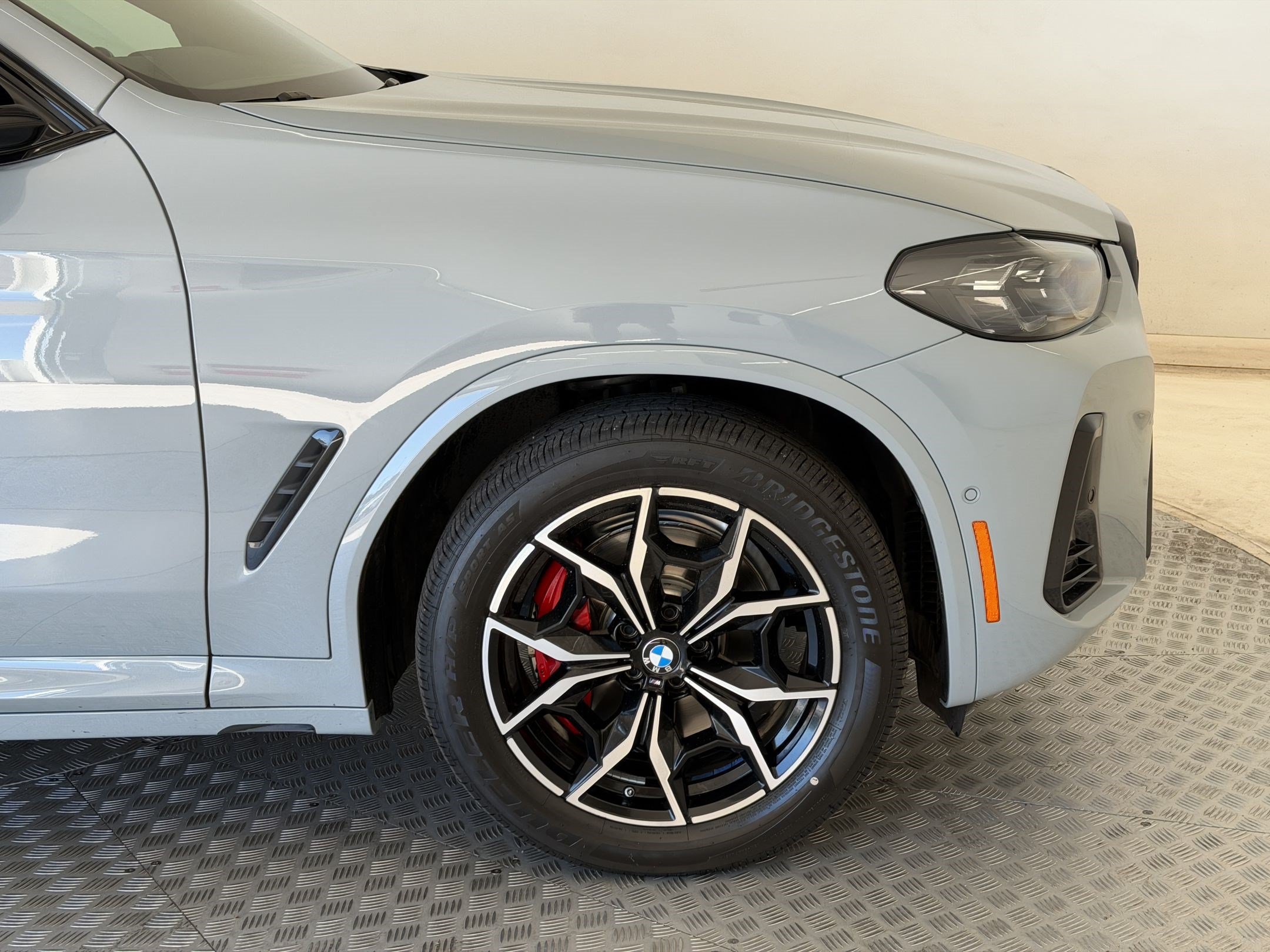 Certified 2024 BMW X4 M40i w/ Premium Package AWD/4WD image 13