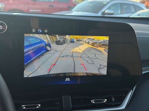 Used 2025 Chevrolet Equinox LT image 17