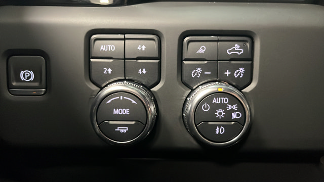Used 2024 GMC Sierra 1500 AT4 w/ Technology Package AWD/4WD image 35