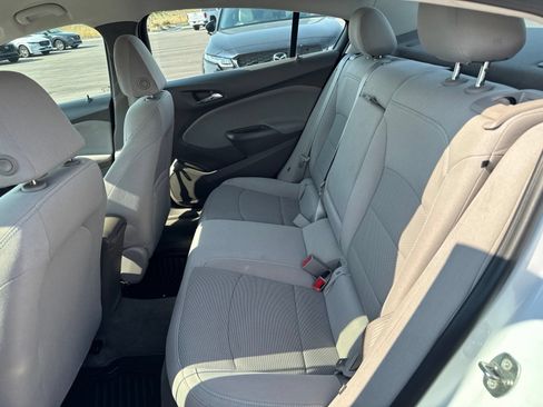 Used 2018 Chevrolet Cruze LT FWD image 11