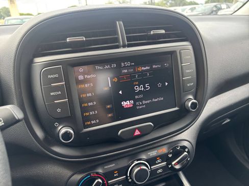 Used 2025 Kia Soul LX w/ LX Technology Package FWD image 20