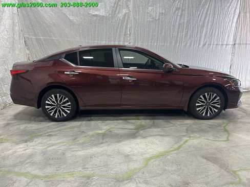 Used 2023 Nissan Altima 2.5 SV AWD/4WD image 14