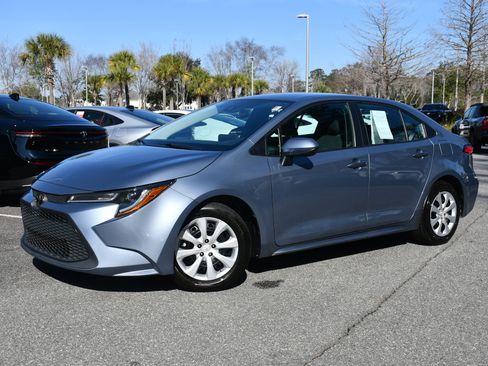 Used 2020 Toyota Corolla LE image 3